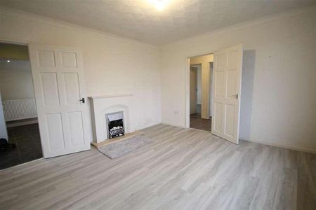 Manor Drive, Featherstone, Pontefract, WF7 - Photo 3