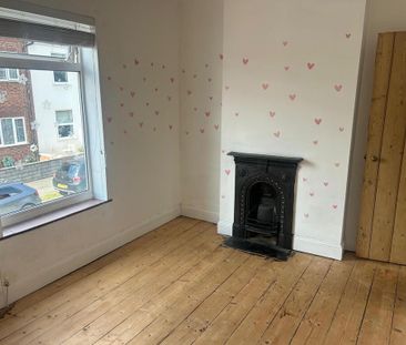 2 bedroom end of terrace house to rent - Photo 3