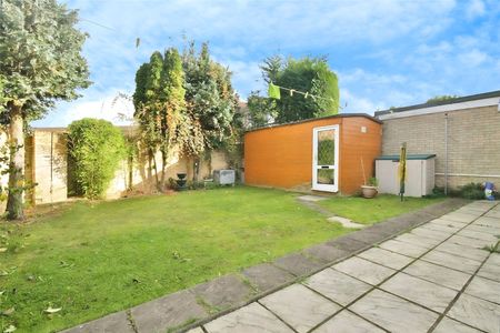 Caddy Close, Egham, Surrey, TW20 9JL - Photo 3