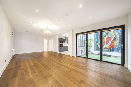 An excellently presented four bedroom penthouse in the heart of Twickenham. - Photo 2