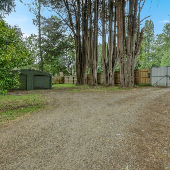 Massive 1930’s Home in the Heart of Mt Dandenong - Photo 1