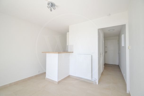 Villeneuve Loubet, F1 ou petit 2P de 23 m² parfait état, vue mer, avec loggia, piscine et parking - Photo 1