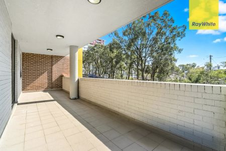 SPACIOUS TWO BEDROOM WITH STUDY - 300M TO TRAIN STATION - Photo 4