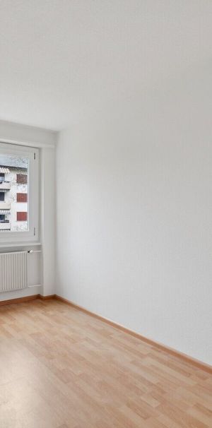 Beautiful renovated apartment in Oensingen - Photo 1