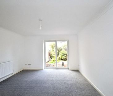 2 bedroom end of terrace house to rent - Photo 3