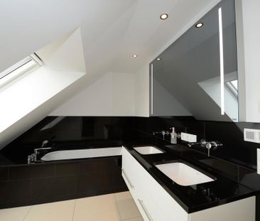 Jetzt aber! Schickes Dachgeschoss + Parkett + Fußbodenheizung + Log... - Photo 4