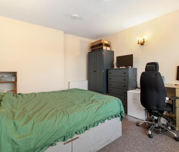 6 bedroom semi-detached house to rent - Photo 2