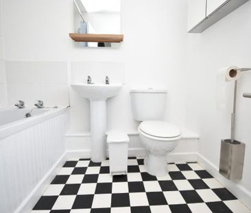 5 bedroom semi-detached house to rent - Photo 3