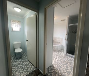 Family Home with Shed in Popular Beaconsfield - Photo 4