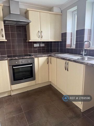 2 bedroom terraced house to rent - Photo 4