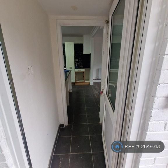 4 bedroom detached house to rent - Photo 1