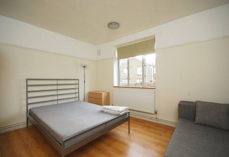 4 bedroom flat to rent - Photo 4