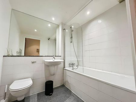 1 bedroom Flat To Let - Photo 3