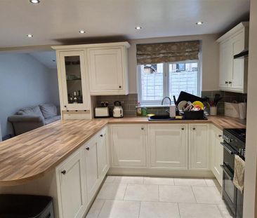 3 bedroom semi-detached house to rent - Photo 5