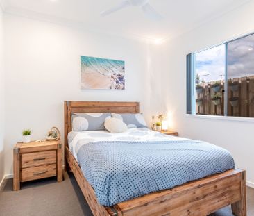 Low Maintenance Living in Award Winning Family Friendly Estate! - Photo 3