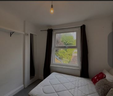 1 Bed Flat, Montrell Road, SW2 - Photo 2
