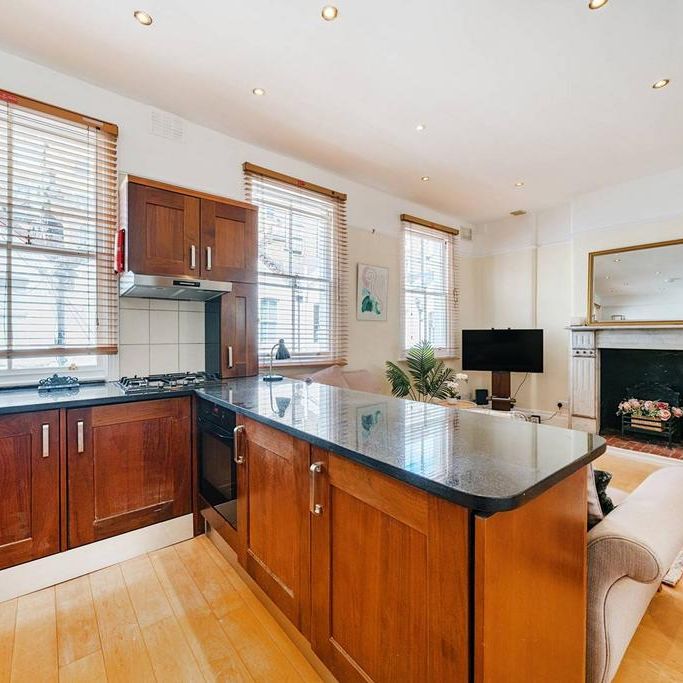 3 bedroom mews to rent - Photo 1