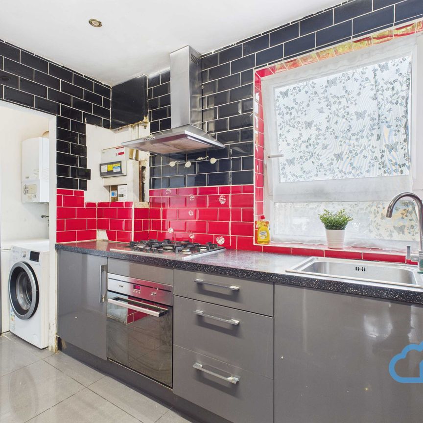 RM3 High Street | Newham | London | E12 6SL - Photo 1