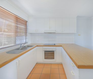 Great location with water views! - Photo 4