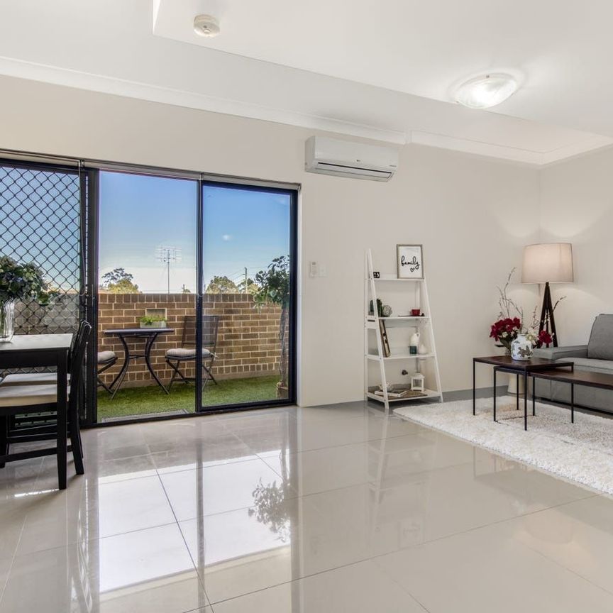 Modern Unit with Views - Photo 1