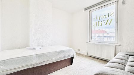 3 bedroom apartment to rent - Photo 5