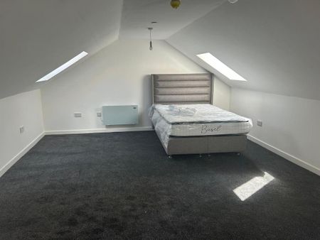 1 bedroom in a house share to rent - Photo 2