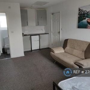 Studio to rent - Photo 1