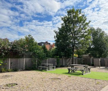 4 bed Apartment for Rent - Photo 1