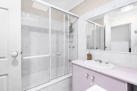 Modern 2-Bedroom Unit in Prime Coorparoo Location - Photo 5