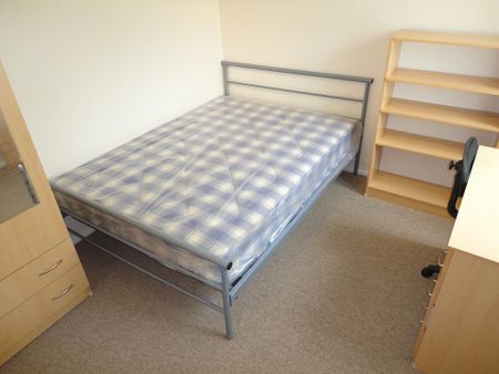 4 bedroom terraced house to rent - Photo 2