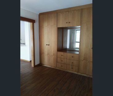 Perfect blend of art-deco with contemporary style 3BR Family Home - Photo 2