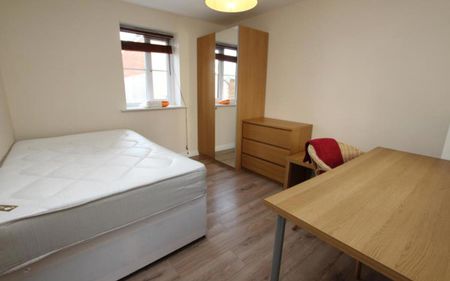 ***STUDENT PROPERTY *** 6 bedroom student property 5 min walk from University of the West of England. Bills included - Move in June 2026. - Photo 4