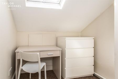 6 bedroom terraced house to rent - Photo 3