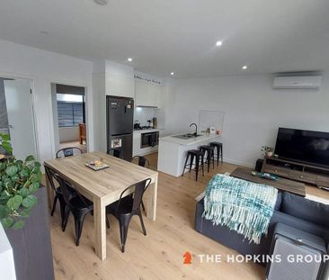 Light & bright spacious 2 bedroom townhouse!! - Photo 3