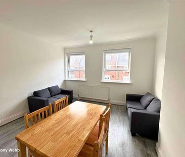 Green Lanes, London, N13 - Photo 1