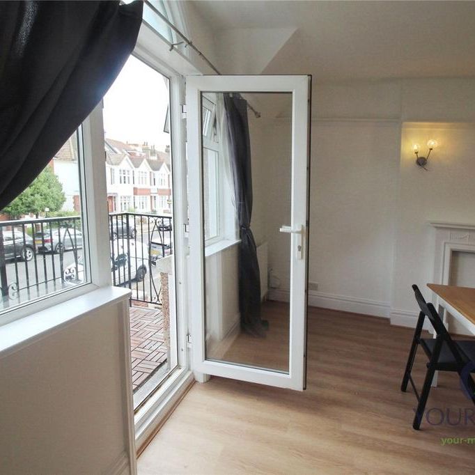 3 bedroom flat to rent - Photo 1
