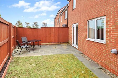 3 bedroom end of terrace house to rent - Photo 2