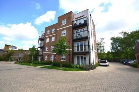 Kenmare Close, Ickenham, UB10 - Photo 2