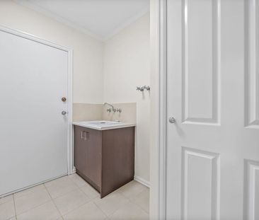 17 Lucas Terrace, Taylors Hill, Vic 3037 - Photo 3