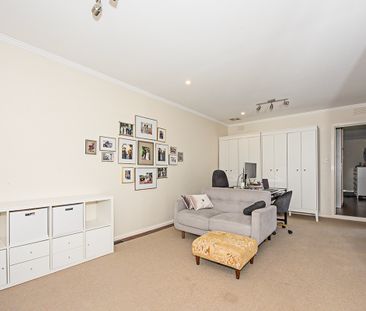 1 Ashbury Court, Mount Waverley VIC 3149 - House For Rent | Domain - Photo 1