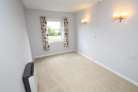 1 bedroom retirement property to rent - Photo 2