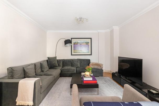 3 bedroom mews to rent - Photo 1