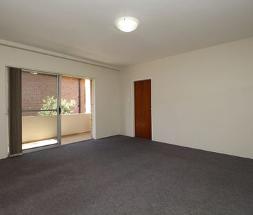 2 BEDROOM APARTMENT IN CENTRAL LOCATION TO WESTMEAD AMENITIES! - Photo 1