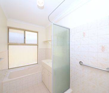 Spacious Family Living in the Heart of Currambine! - Photo 5