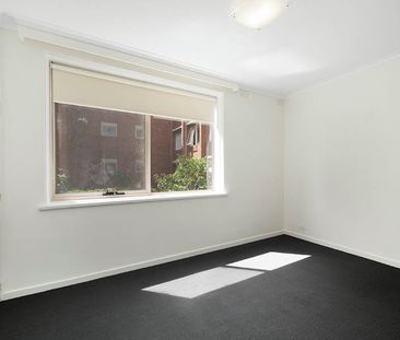 Two Bedroom One Block From Beach! - Photo 1