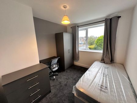6 bedroom semi-detached house to rent - Photo 3