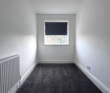 Upper Sheffield Road, S70, Barnsley - Photo 2