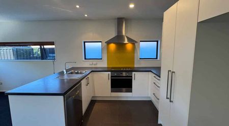 A Beauty in Beachgrove - Photo 3