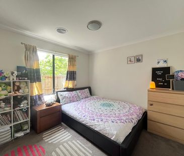 Family-Friendly Home with Modern Kitchen and Secure Parking - Photo 6