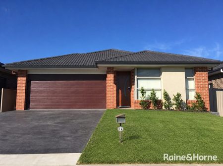 MODERN FAMILY HOME IN A PRIME LOCATION - Photo 4